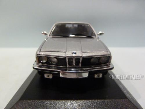 BMW 733i (e23)