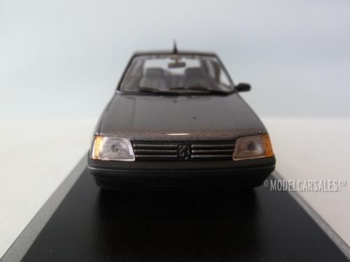 Peugeot 205