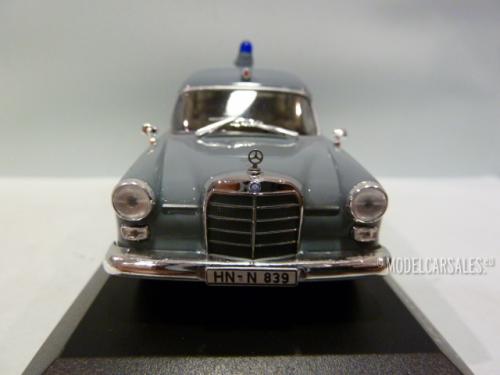 Mercedes-benz 190 (w110)