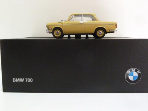 BMW 700