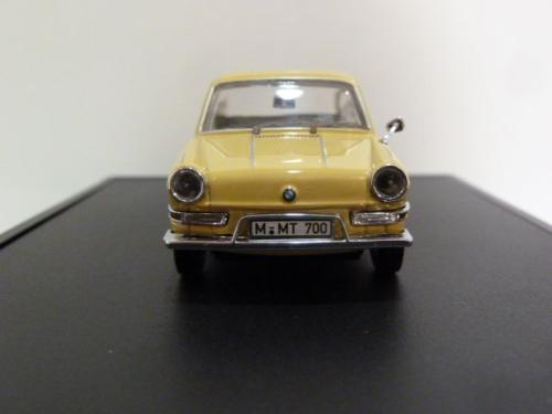 BMW 700