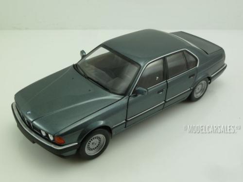 BMW 7-Series 730i (e32)