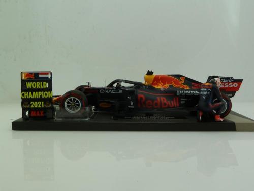 Red Bull Racing RBR16B