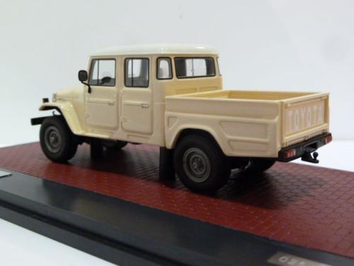 Toyota HJ45 Landcruiser Crew Cab